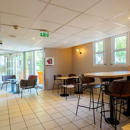 Kyriad Eco - Marne-la-vallee 2* 圣提波德斯