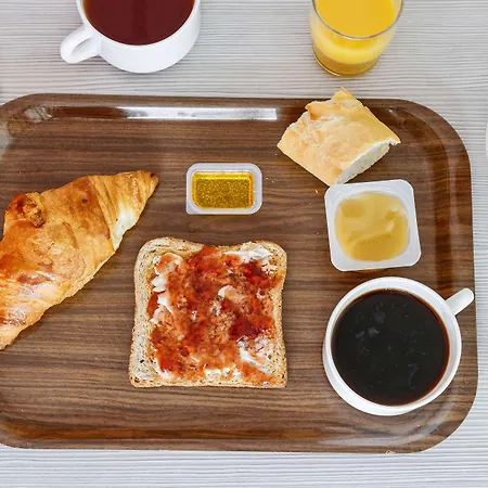 马恩河谷 - 圣蒂博德维涅普瑞米尔经典酒店 2* 圣提波德斯