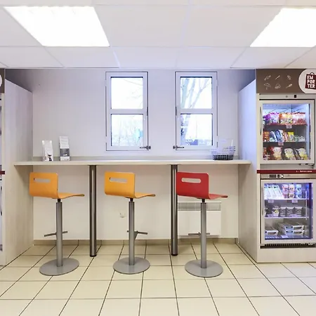 马恩河谷 - 圣蒂博德维涅普瑞米尔经典酒店 圣提波德斯