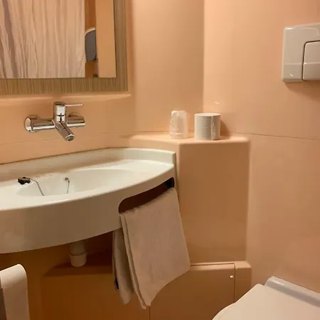 Hotel Premiere Classe Marne La Vallee - Thibault Des Vignes 2*
